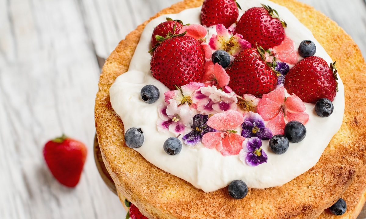 Γλυκά ή λουλούδια; Και τα δύο! Δες τις πιο όμορφες συνταγές για τη μαμά