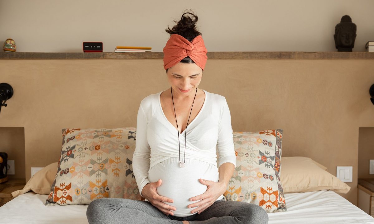 Μαξιλάρι εγκυμοσύνης: Πότε να το χρησιμοποιήσετε και ποια τα οφέλη στην υγεία της εγκύου