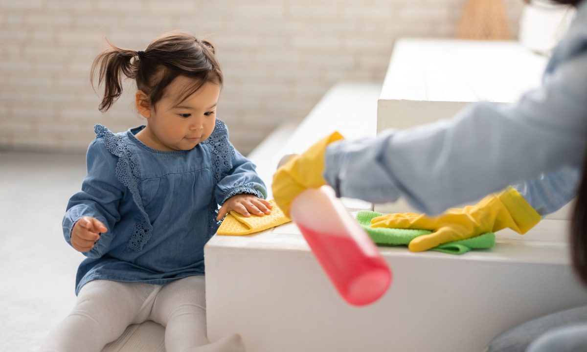 Αντίστροφη γονεϊκότητα: Γιατί τα παιδιά στην Κίνα μαγειρεύουν και καθαρίζουν για τους γονείς τους