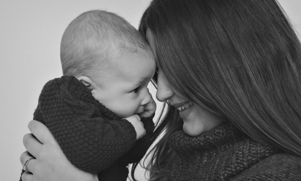 O σιωπηλός αγώνας της μητρότητας