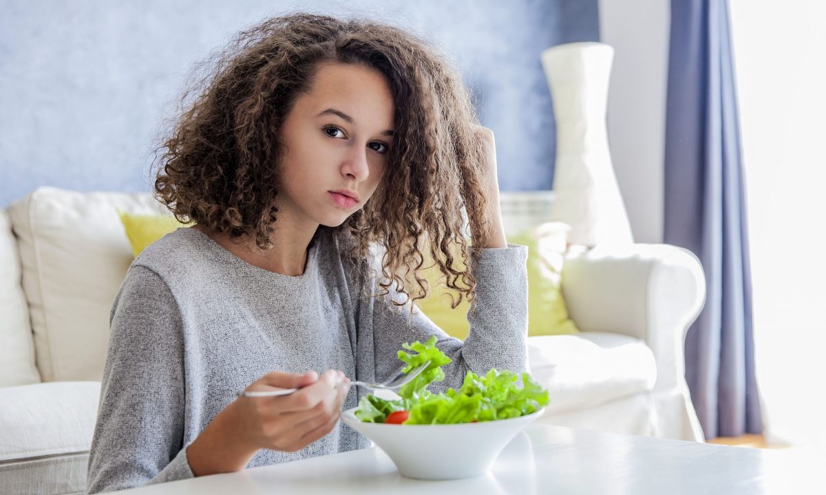 «Crunchy Teen»: Το νέο TikTok trend που κρύβει κινδύνους για την υγεία των εφήβων