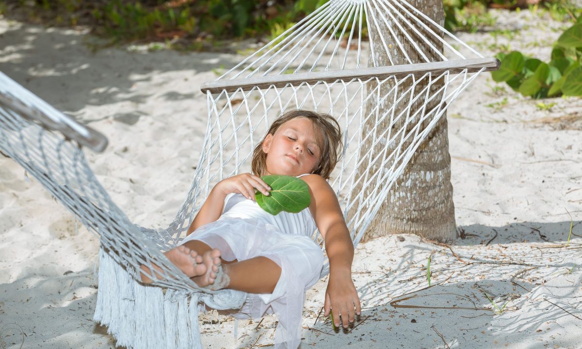 Πώς μια μικρή αλλαγή στην ώρα ύπνου του παιδιού μας έκανε το καλοκαίρι πιο ευχάριστο