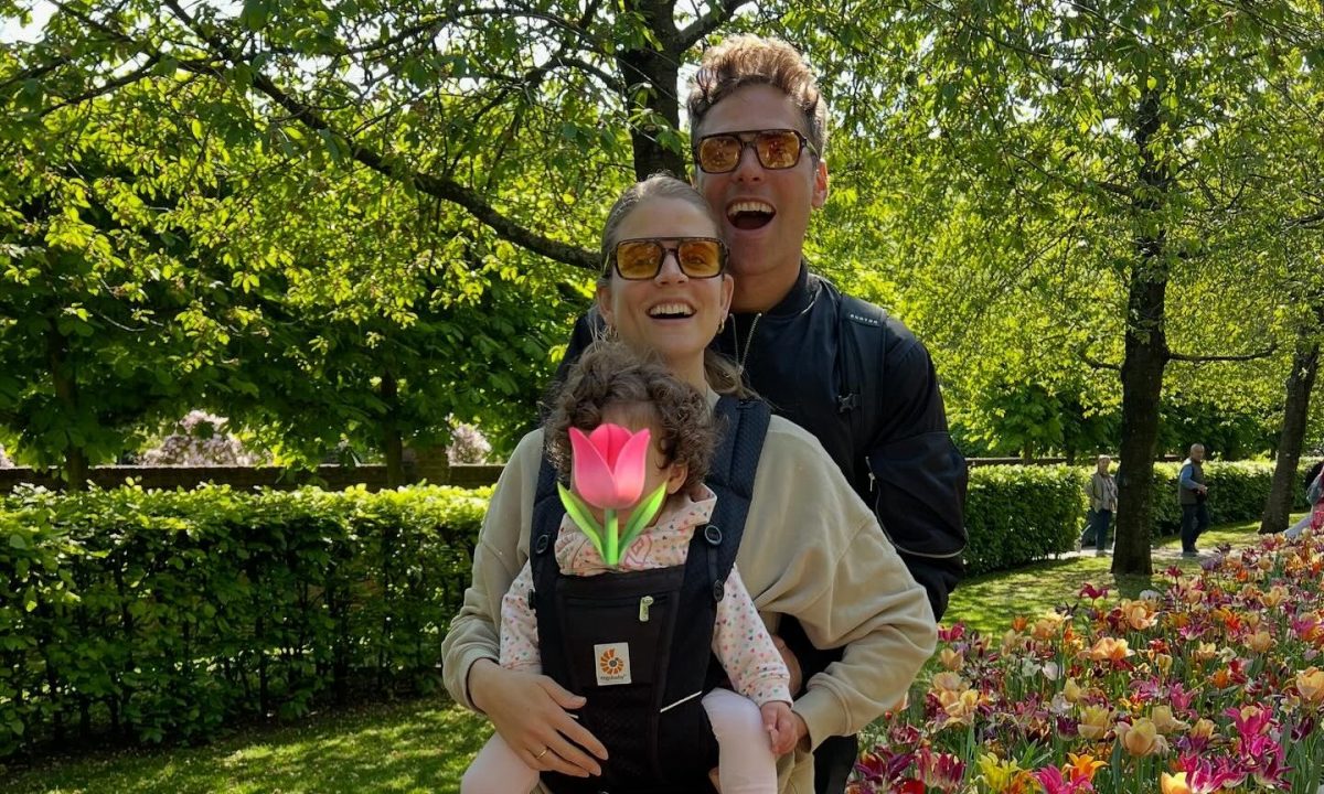 Μιχαλάκη - Παπαγεωργίου: Φανταστικές φωτογραφίες από το πρώτο ταξίδι με την κόρη τους στο εξωτερικό