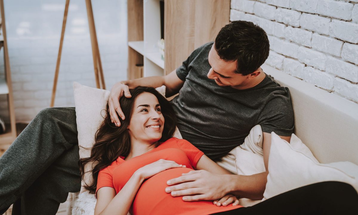 Πώς να στηρίξεις συναισθηματικά μια έγκυο: 5 απλές συμβουλές που κάνουν διαφορά