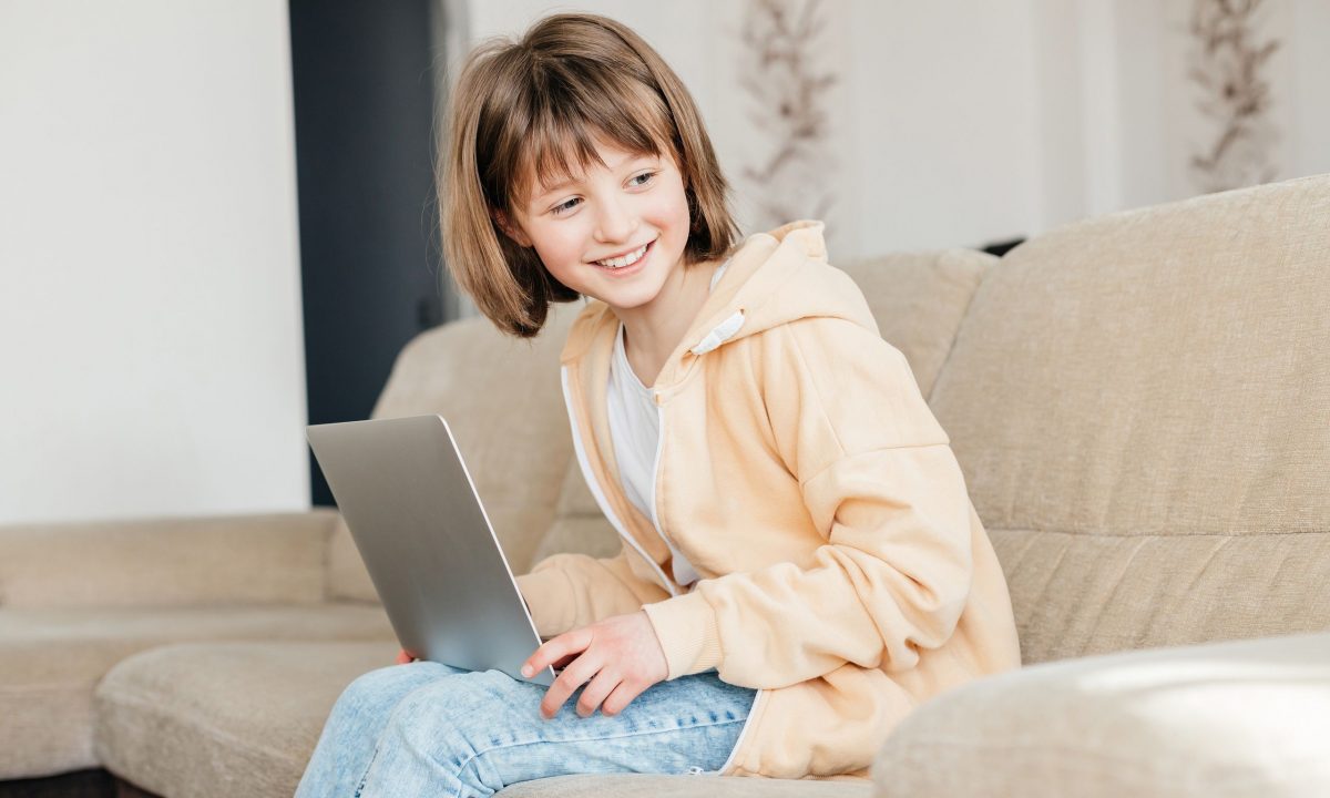 Πώς να βοηθήσετε το παιδί σας να χρησιμοποιεί σωστά την τεχνητή νοημοσύνη