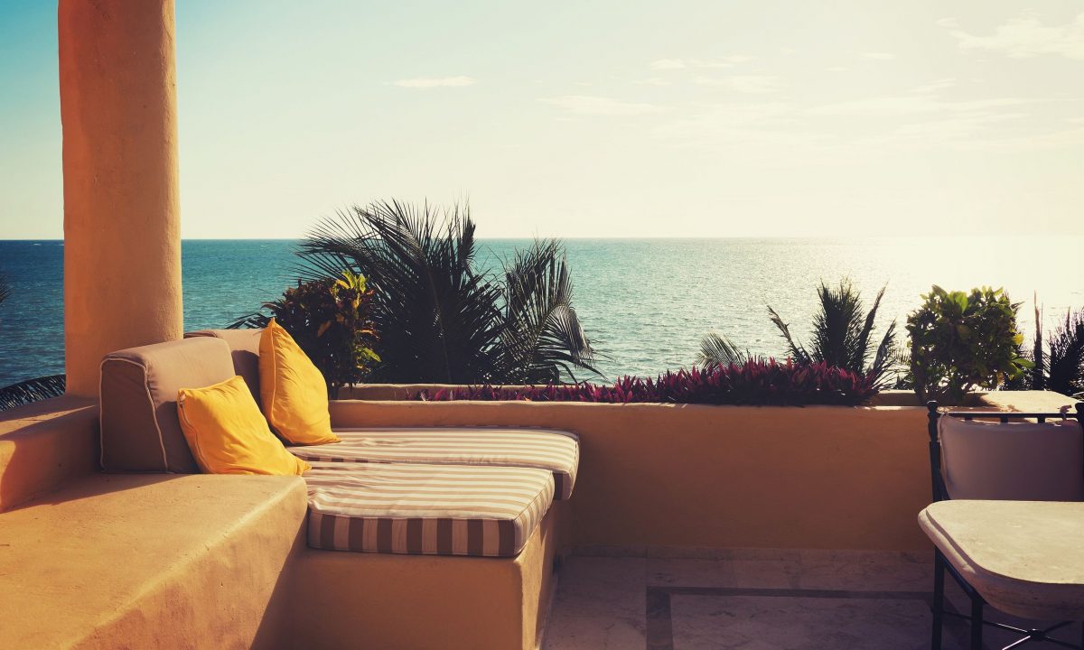 Οι 10 top τάσεις διακόσμησης για αυλή και μπαλκόνι για το 2025 που δεν πρέπει να χάσεις