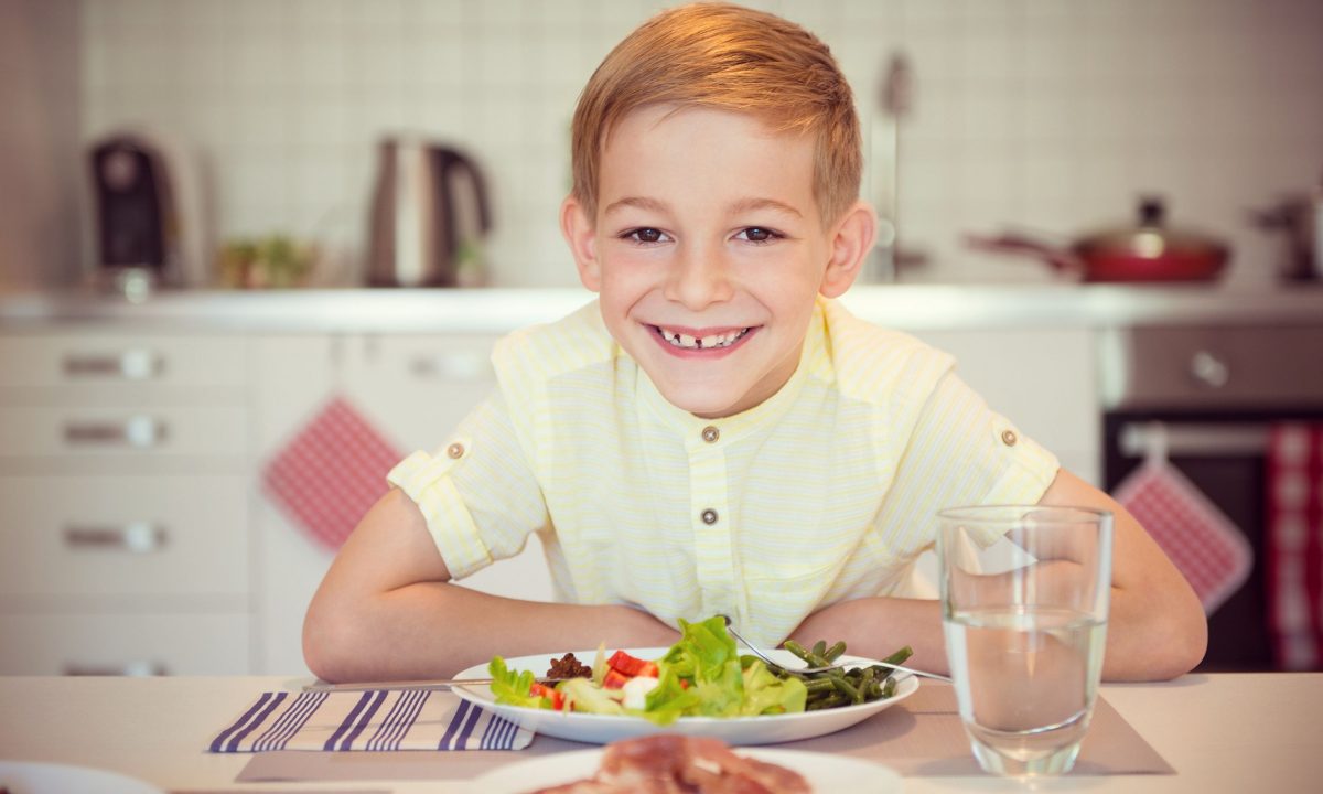 Harvard-trained παιδίατρος αποκαλύπτει τη Νο1 τροφή που οι γονείς δεν ταΐζουν αρκετά τα παιδιά τους