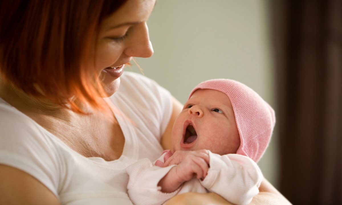 Πώς αναπτύσσεται η όραση του μωρού σου από τη γέννησή του ως το 1ο έτος;