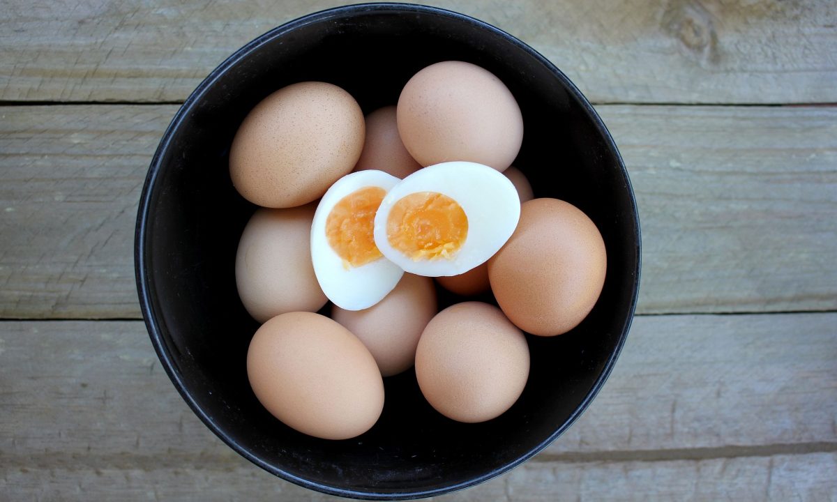Γιατί πρέπει να βράζετε τα αβγά με λίγο ξίδι