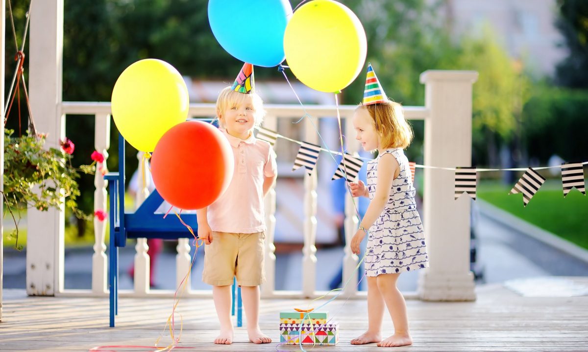 Καλοκαιρινά πάρτι γενεθλίων για παιδιά: 20+ ιδέες και θεματικές που θα λατρέψουν τα παιδιά