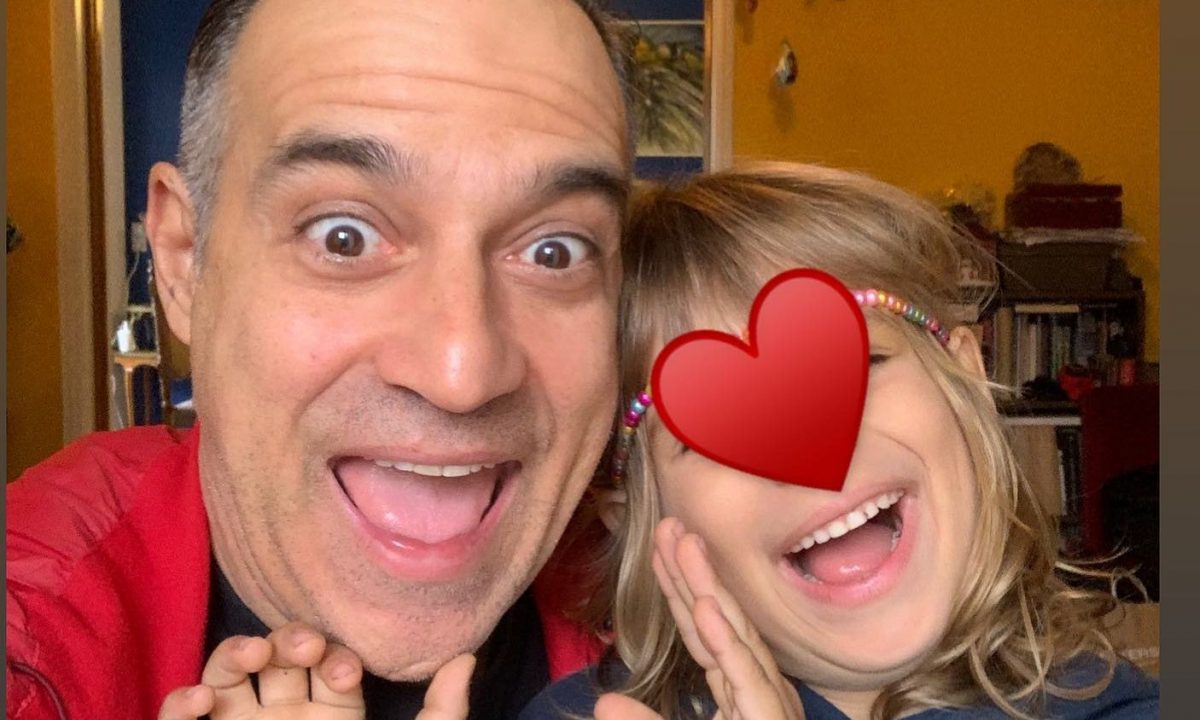 Απίστευτη η ομοιότητα: Ο Αρίωνας Κατσούλης σε αυτή τη φωτογραφία είναι φτυστός ο πατέρας του