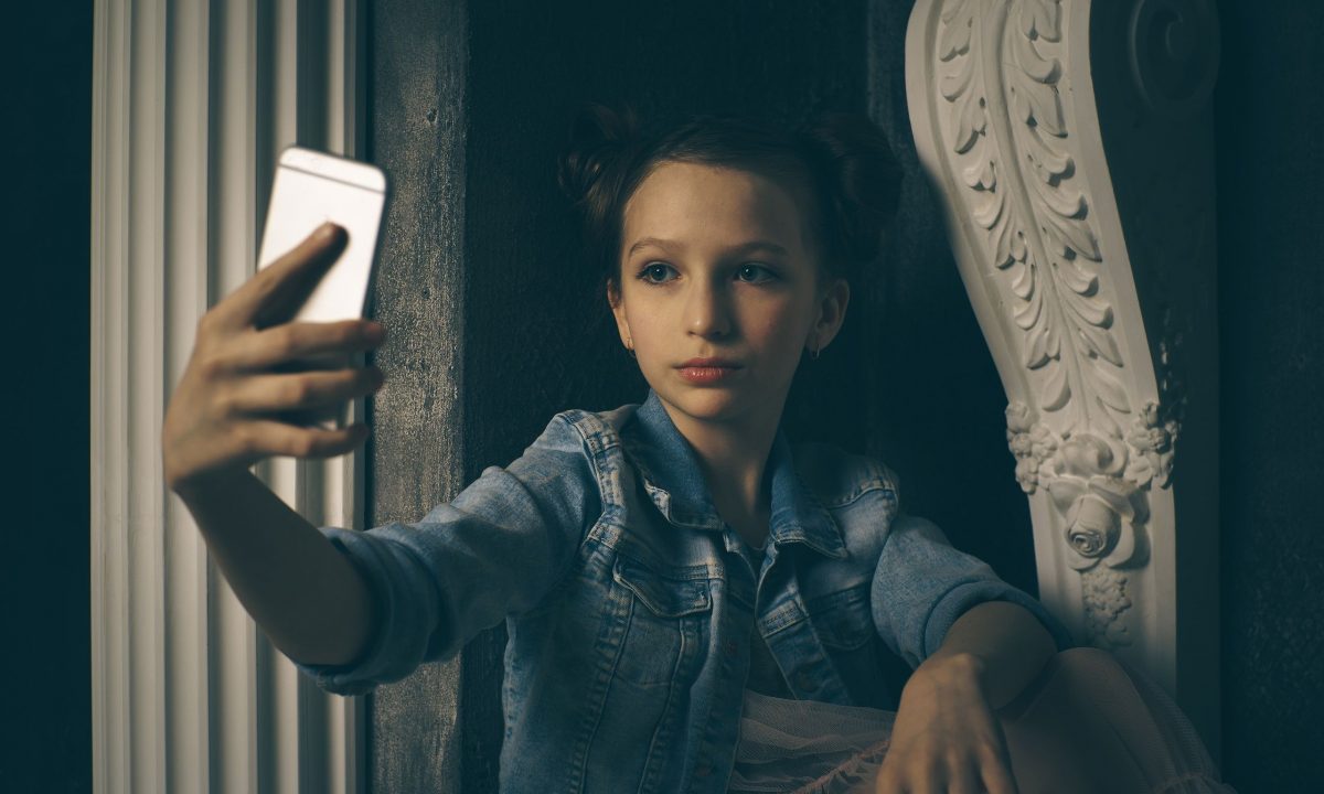Ναι, τα μέσα κοινωνικής δικτύωσης ίσως προκαλούν κατάθλιψη στα παιδιά, σύμφωνα με νέα μελέτη