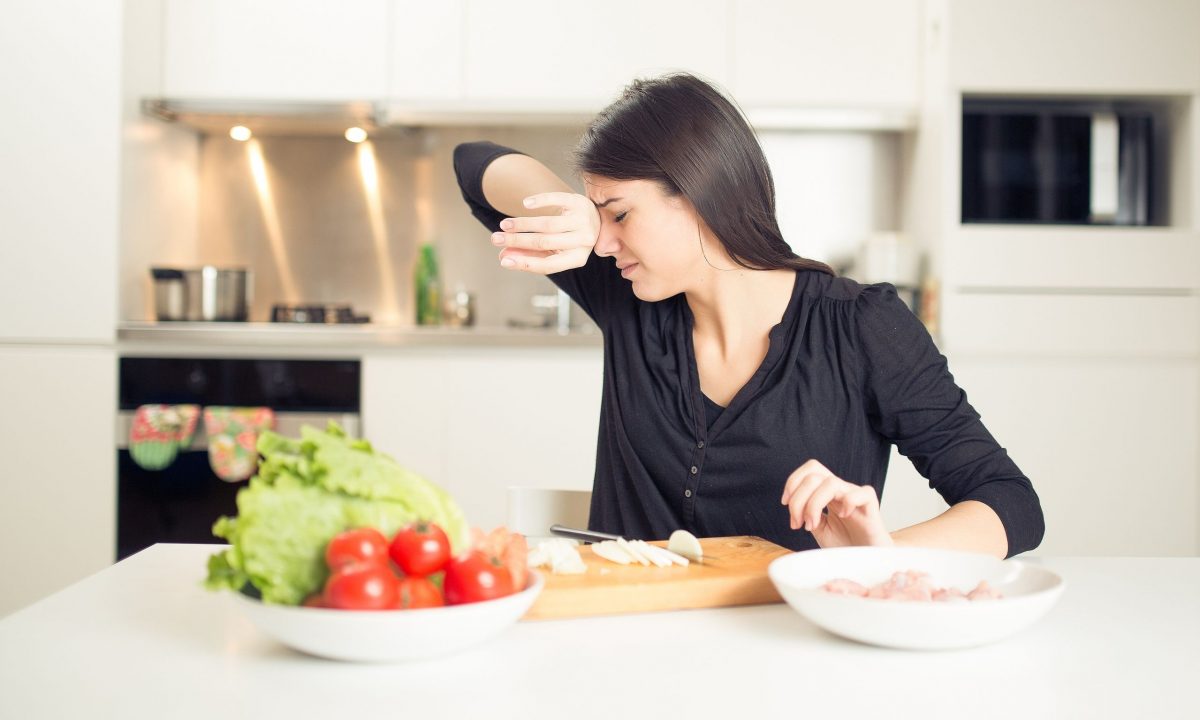 Μήπως κόβεις λάθος το κρεμμύδι; Οι επιστήμονες αποκαλύπτουν τον σωστό τρόπο χωρίς να κλαις