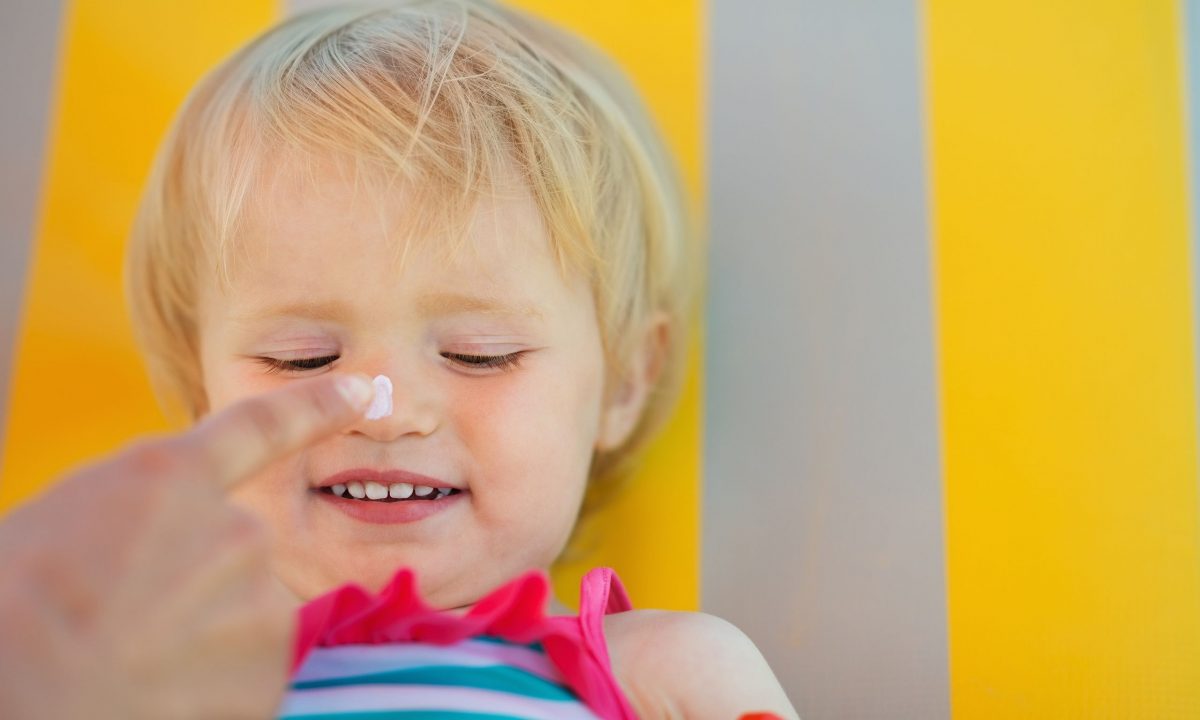 Αντηλιακή προστασία χωρίς χημικά: Οι top επιλογές για τα παιδιά σας (και εσάς)