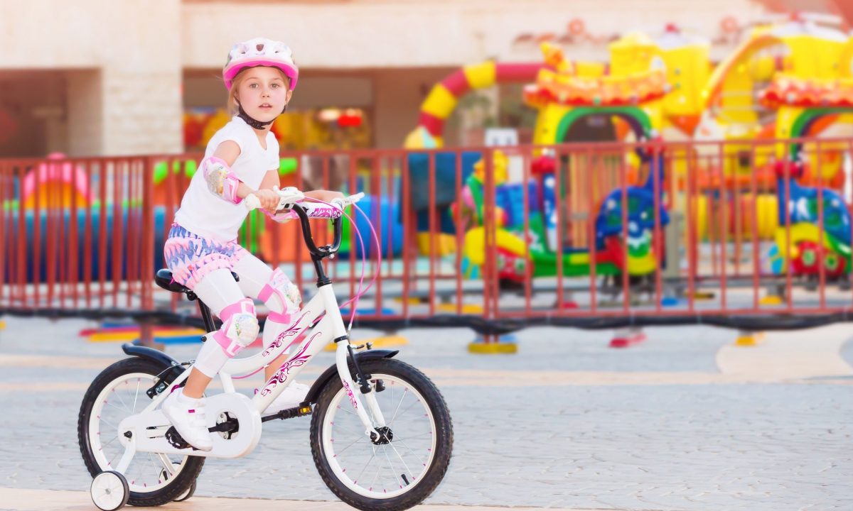 Βοηθητικές ρόδες ή ποδήλατο ισορροπίας; Τι είναι καλύτερο για το παιδί σας;