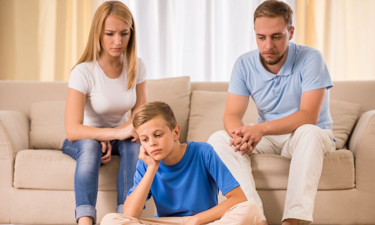 Αν άκουγες αυτές τις φράσεις ως παιδί, μεγάλωσες με γονείς που δεν ήξεραν πώς να δείξουν αγάπη