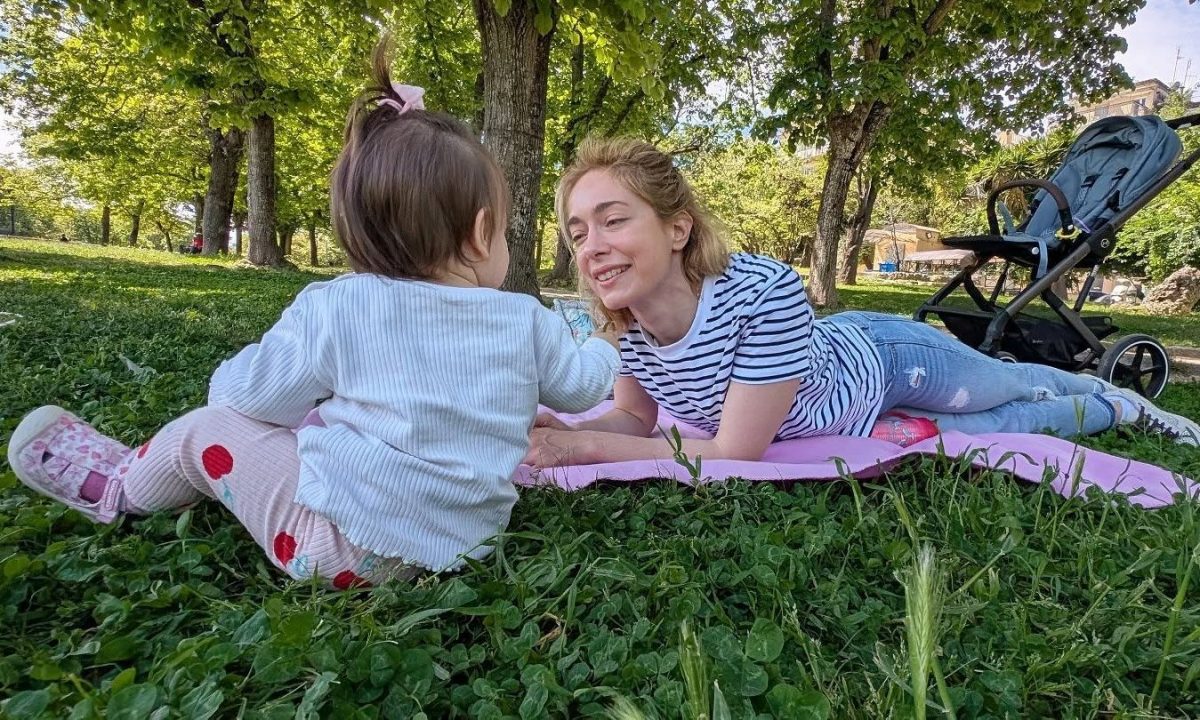 Ντάνη Γιαννακοπούλου: Γιόρτασε τα γενέθλιά της στο θέατρο με την κόρη της