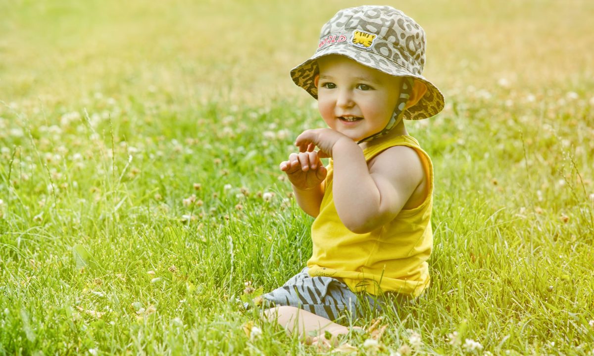 5 καπέλα για τον ήλιο για μωρά και νήπια (που δεν θα βγάλουν από το κεφάλι τους)