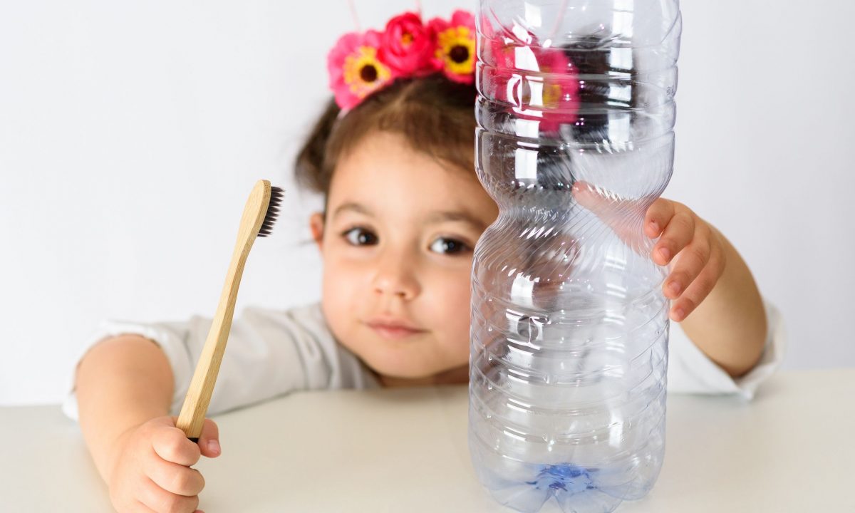 5 δημιουργικές κατασκευές με πλαστικά μπουκάλια για παιδιά