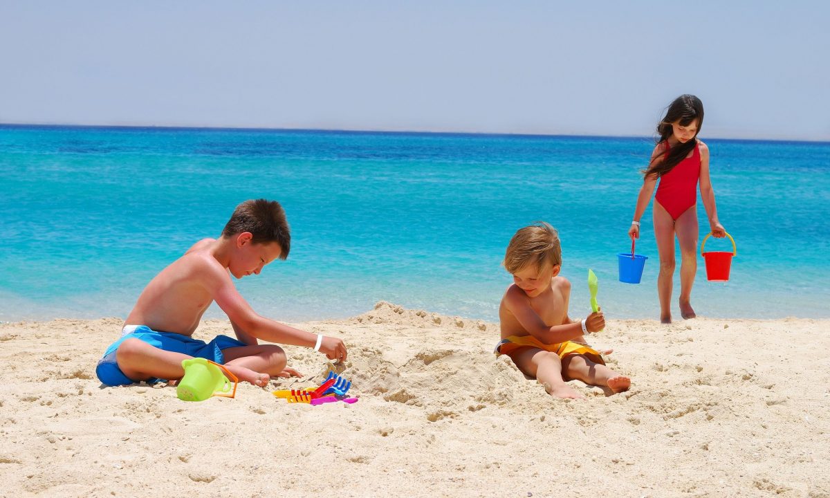 7 πειράματα στην άμμο που θα ξετρελάνουν τα παιδιά σου αυτό το καλοκαίρι