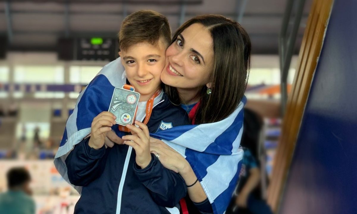 Δαλιάνη - Παπαγιάννης περήφανοι γονείς: Ο γιος τους Αργυρός Βαλκανιονίκης στο Καράτε