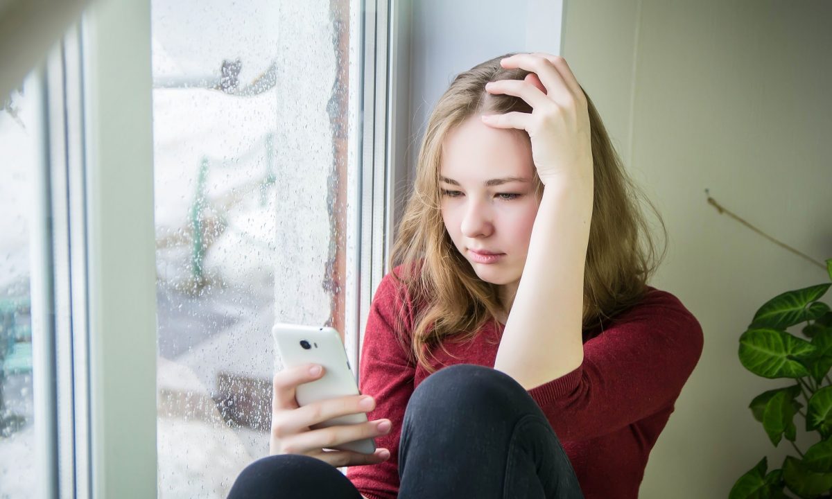 Άγχος στην εφηβεία: 5 βασικά εργαλεία για την αντιμετώπισή του, σύμφωνα με παιδίατρο