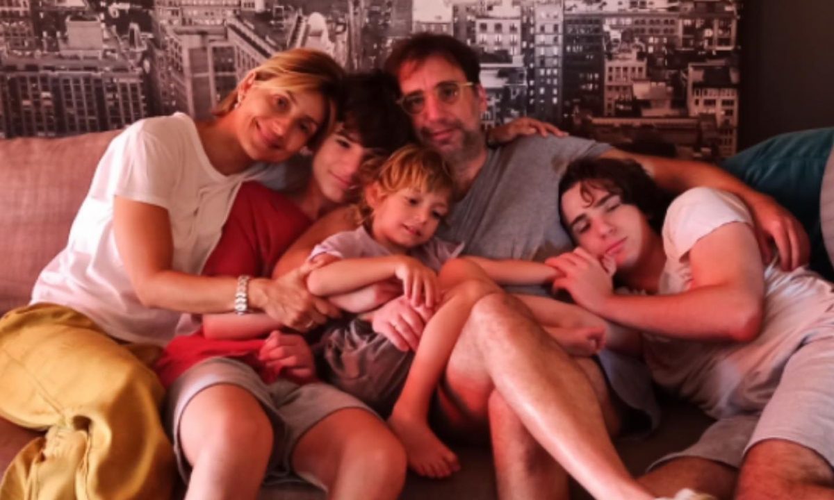 «Όλη η ευτυχία είναι εδώ»: Η νέα τρυφερή φωτογραφία της Ευδοκίας Ρουμελιώτη με τα τρία αγόρια της