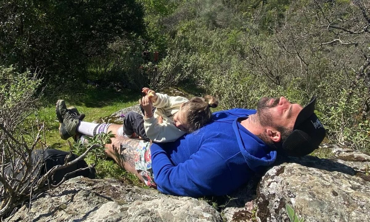 Δημήτρης Αλεξάνδρου: Στιγμές παιχνιδιού και χαλάρωσης στο τζακούζι με τον γιο του