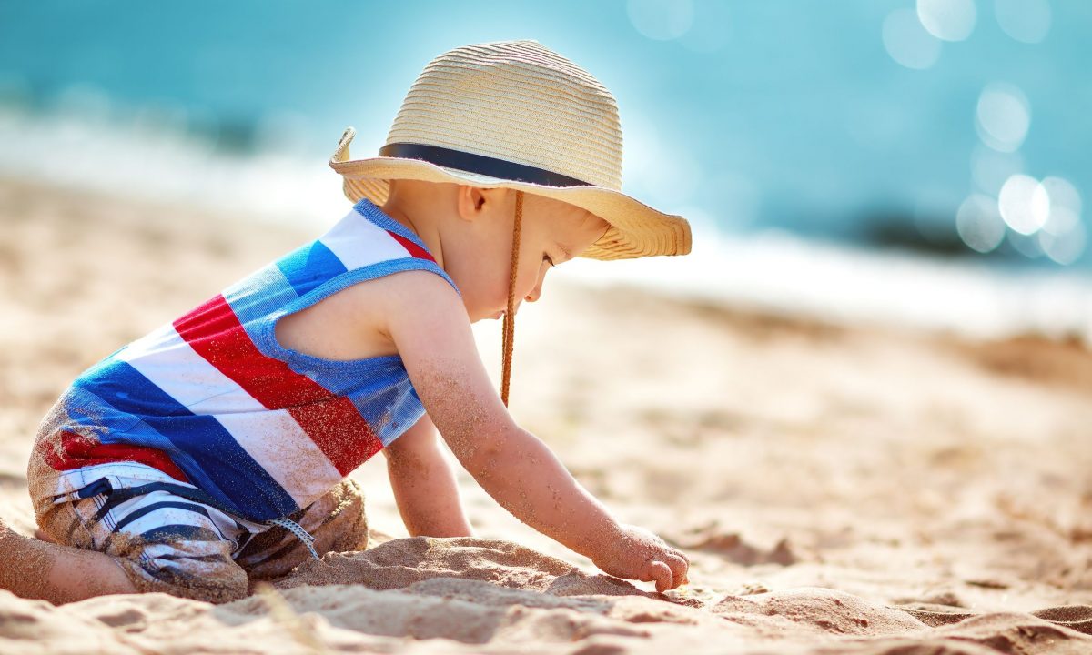 1 minute expert tips: Πώς να κρατήσετε δροσερό και ασφαλές το μωρό σας όταν έχει ζέστη