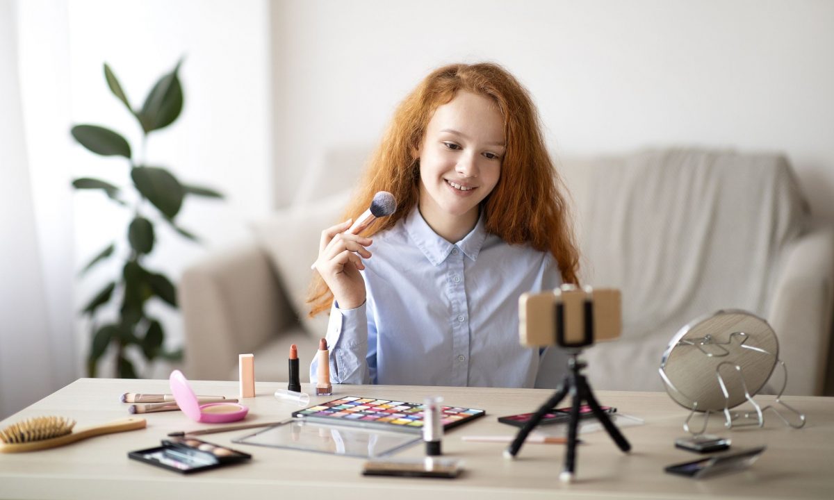 Η skincare τάση των εφήβων στο TikTok μπορεί να είναι επιβλαβής και ακριβή, σύμφωνα με μελέτη