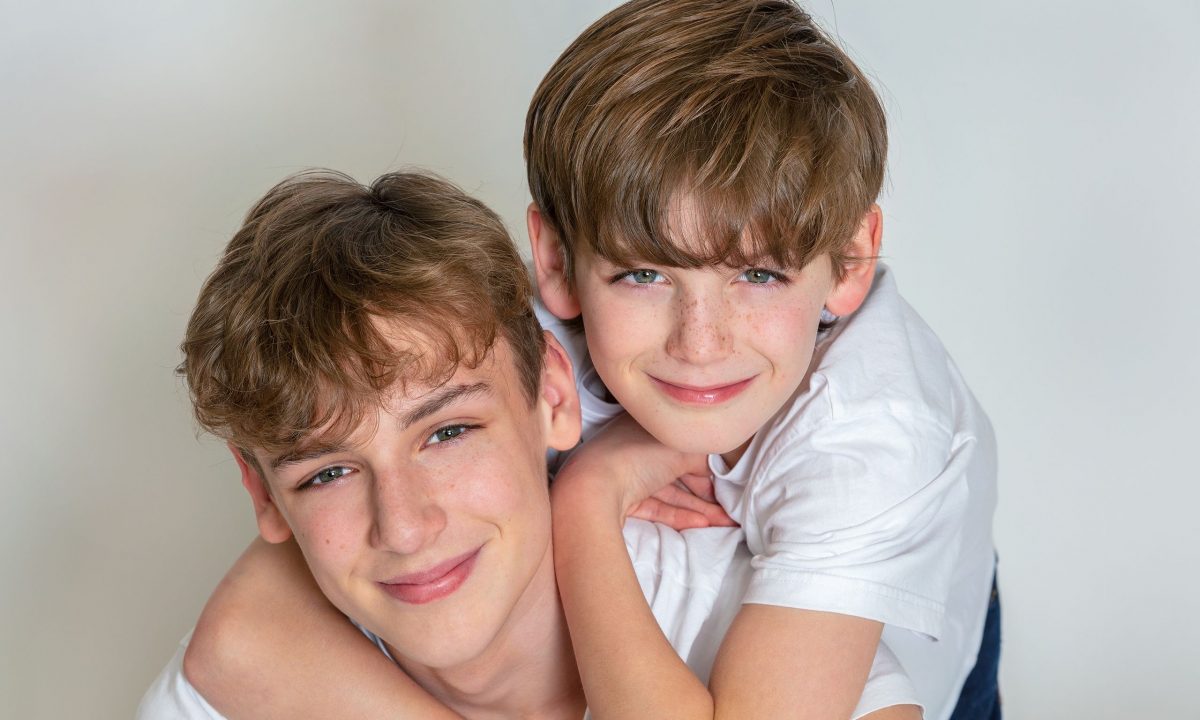 Η κρίση των αγοριών στις ηλικίες των 5 και 15 ετών: Τι πραγματικά συμβαίνει, σύμφωνα με ειδικό