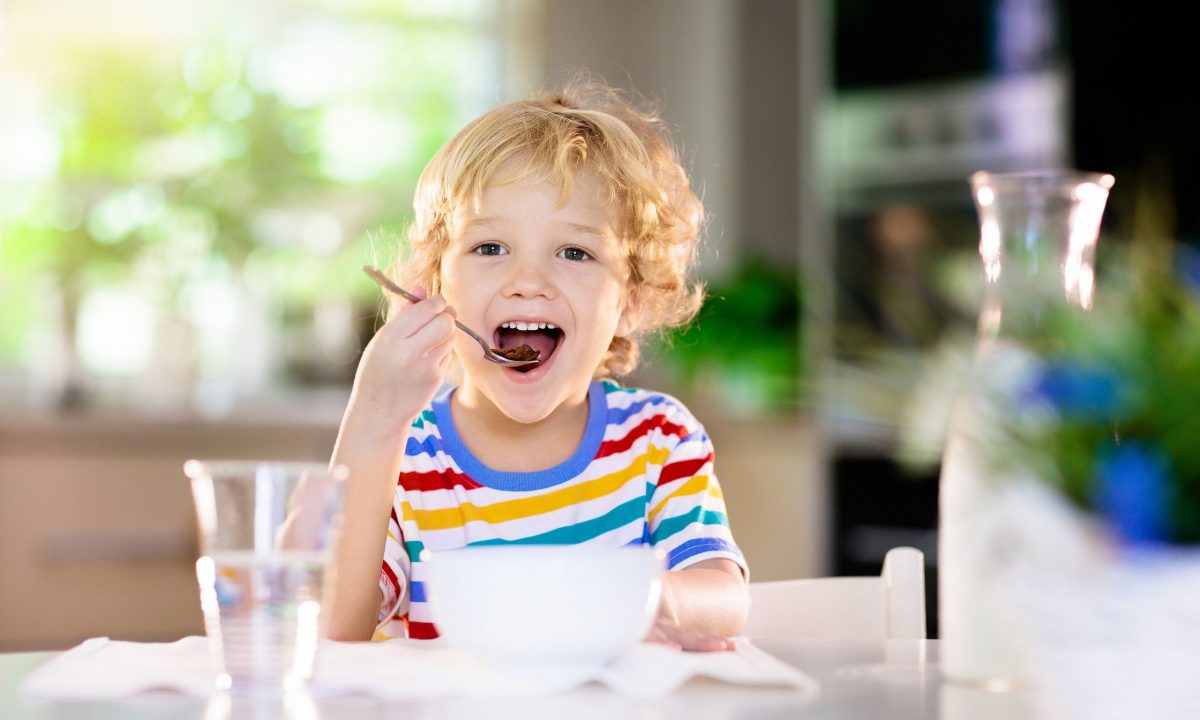 10 γρήγορα και υγιεινά σνακ που λατρεύουν τα παιδιά