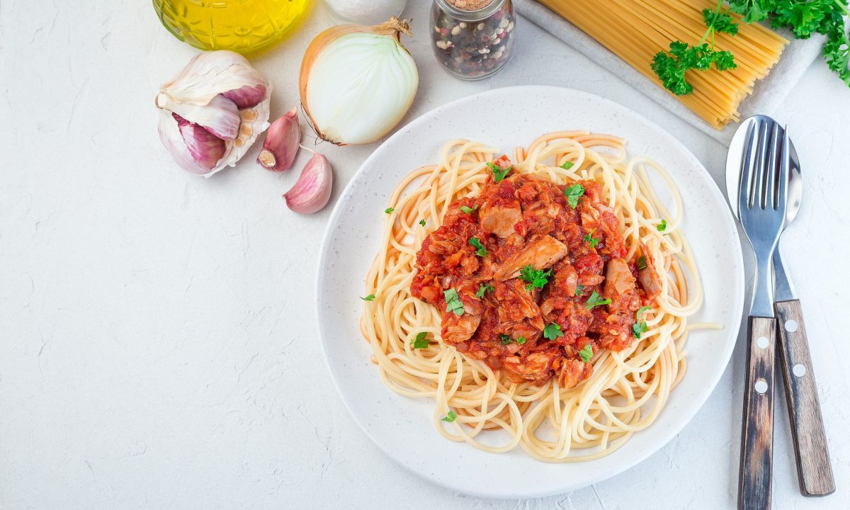 Το καλοκαιρινό φαγητό που θα αγαπήσει όλη η οικογένεια – Τονομακαρονάδα