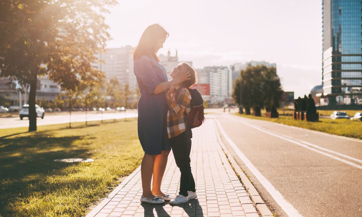 Τέλος σχολικής χρονιάς: Όσα νιώθει μια εργαζόμενη μαμά που προσπαθεί να είναι παντού