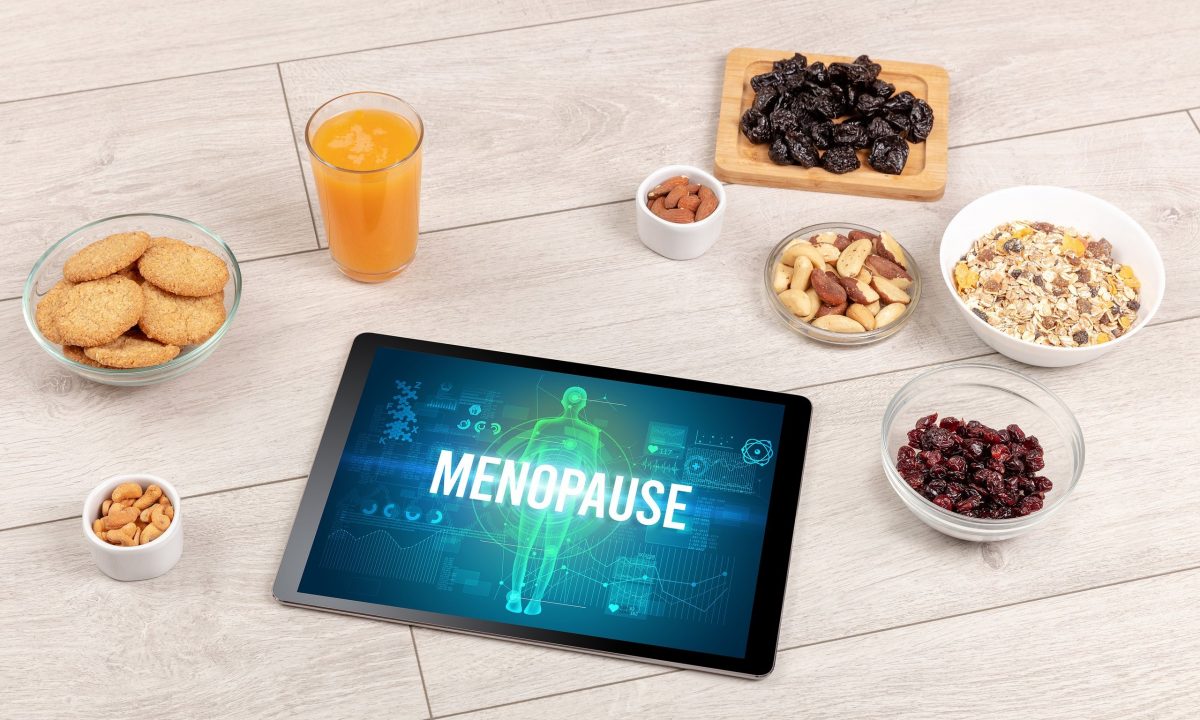 Καλοκαιρινή διατροφή για γυναίκες στη εμμηνόπαυση: Ποιες τροφές βοηθούν σε εξάψεις και κατακράτηση