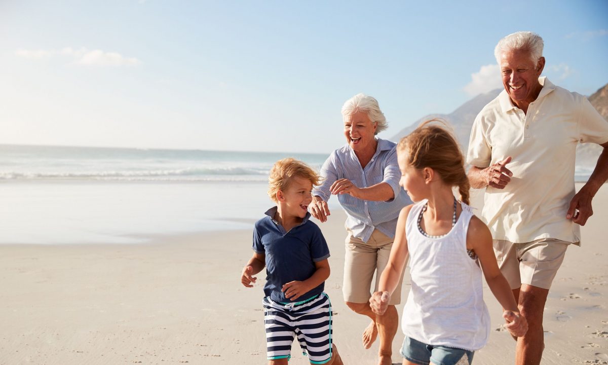 Το μυστικό για χαρούμενες διακοπές; Πάρτε μαζί σας τον παππού και την γιαγιά