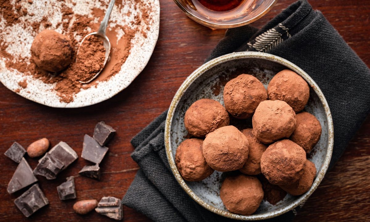 Σοκολατένια τρουφάκια με 4 υλικά: Σοκολατένια απόλαυση για όλη την οικογένεια