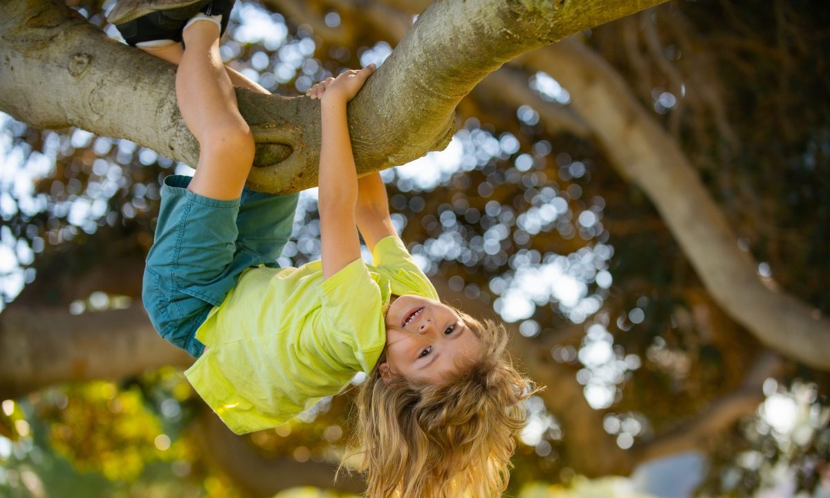 Τι να λέτε στα παιδιά αντί για «πρόσεχε!» όταν πιστεύετε πως κάνουν κάτι επικίνδυνο
