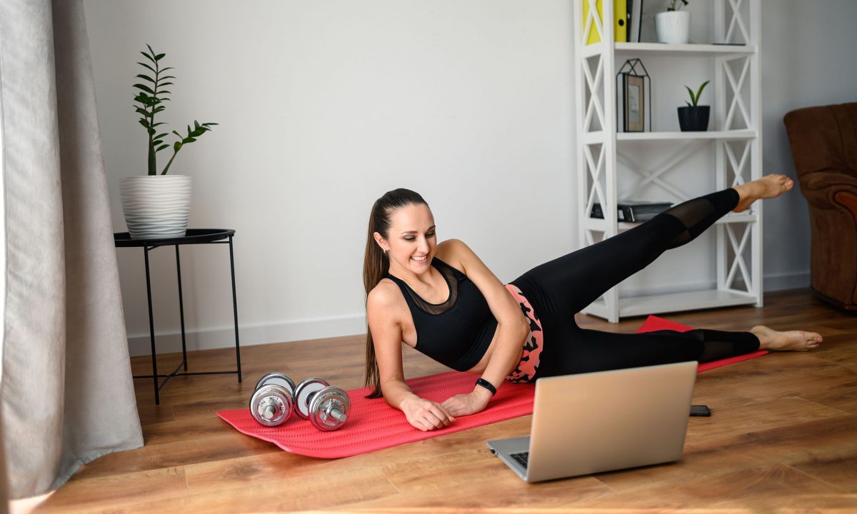 Είσαι μαμά και δεν έχεις χρόνο για γυμναστήριο; Αυτό το 20λεπτο πρόγραμμα γυμναστικής είναι για σένα