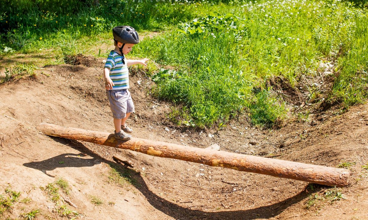 Πώς η γονεϊκή υπερπροστασία αυξάνει το άγχος και μειώνει την ευτυχία