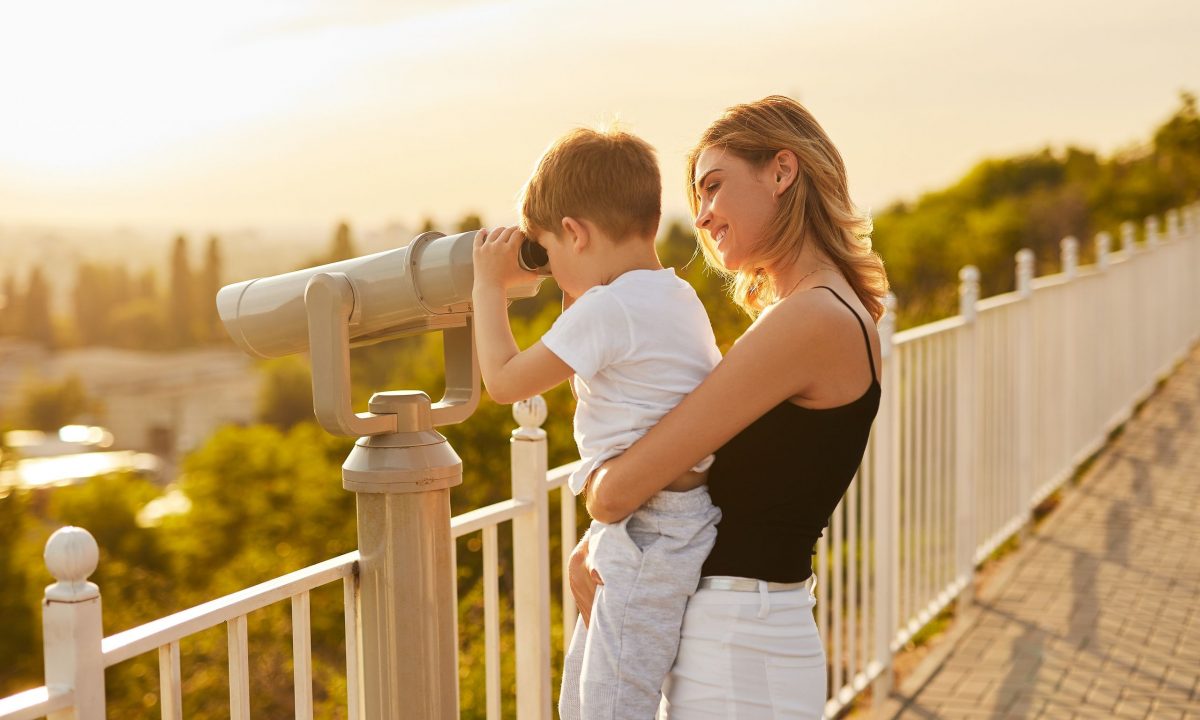 Πώς θα ενισχύσεις την κριτική σκέψη του παιδιού σου με 2 απλές φράσεις