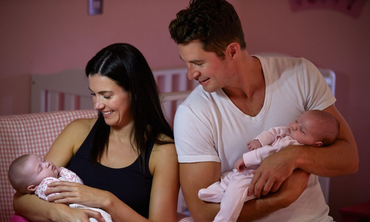 Σχεδόν 4 στις 10 μητέρες διδύμων εμφανίζουν συμπτώματα κατάθλιψης μετά τη γέννα,σύμφωνα με μελέτη