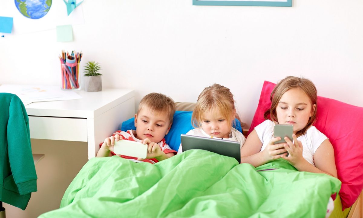 Sleepovers στην ψηφιακή εποχή:Όταν η οθόνη παίρνει τη θέση του παιχνιδιού - Πώς να το αντιμετωπίσετε