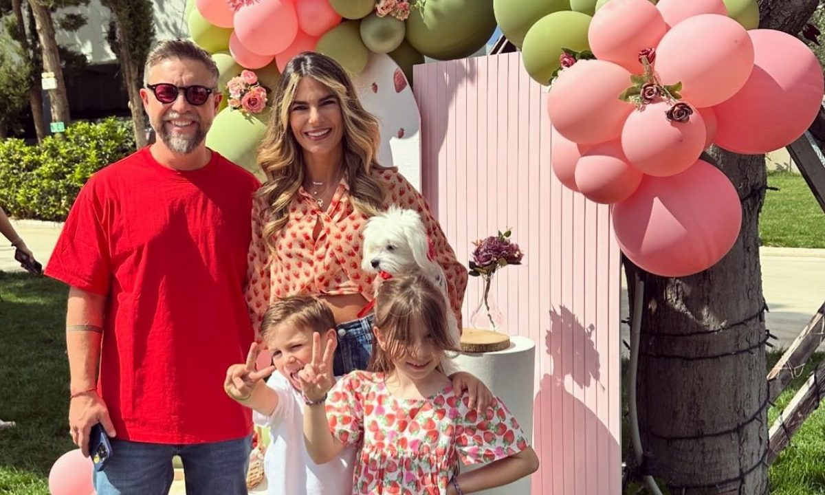 Νατάσα Σκαφίδα - Γιάννης Βαρδής: Έτσι περνούν τις καλοκαιρινές βραδιές με τα παιδιά τους