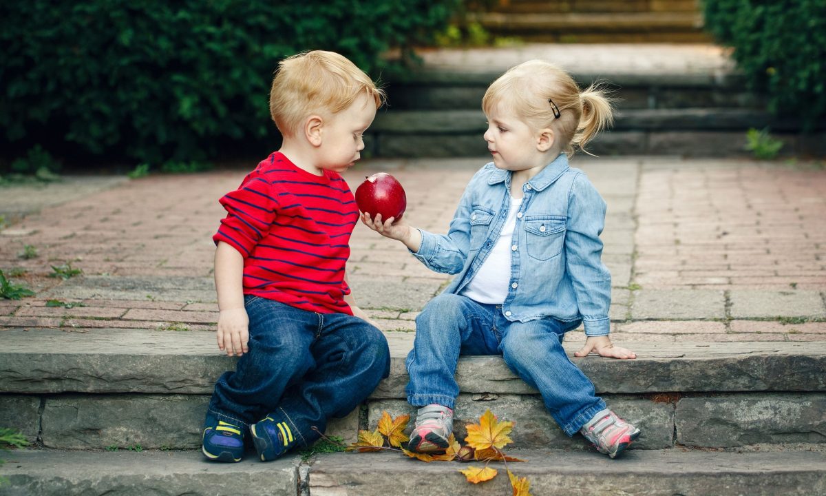 Διεθνής Ημέρα Φιλίας: Διδάσκοντας στα παιδιά το νόημα της αληθινής φιλίας