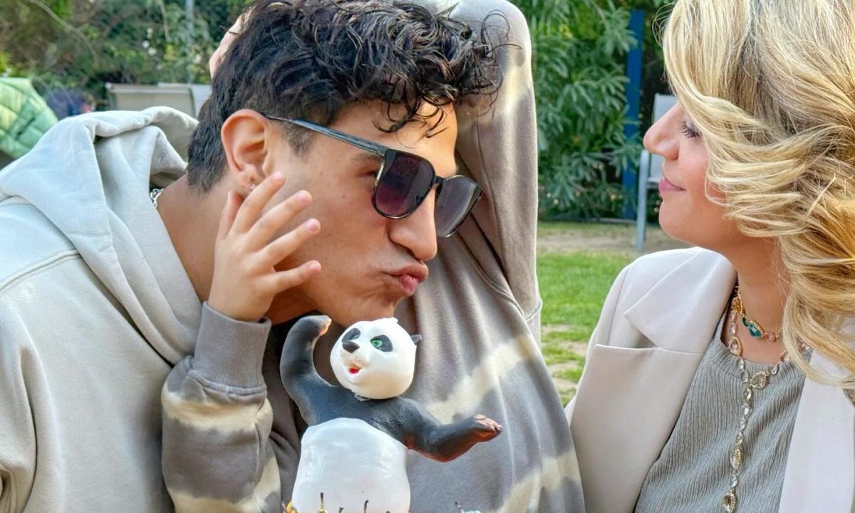 Ο γιος της Τζένης Θεωνά στο πιάνο με τον Δήμο Αναστασιάδη – Μια ξεχωριστή στιγμή στο Μέγαρο Μουσικής