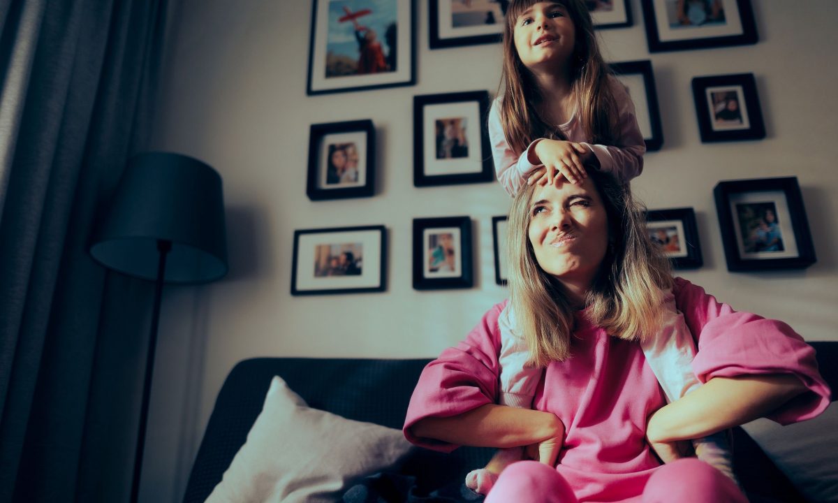 Αν το παιδί σας δοκιμάζει συνεχώς τα όριά σας, αυτές οι 8 στρατηγικές λειτουργούν πραγματικά