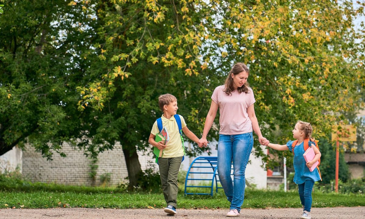 Πώς να μιλήσετε στο παιδί σας για τις ανησυχίες του πριν τη νέα σχολική χρονιά