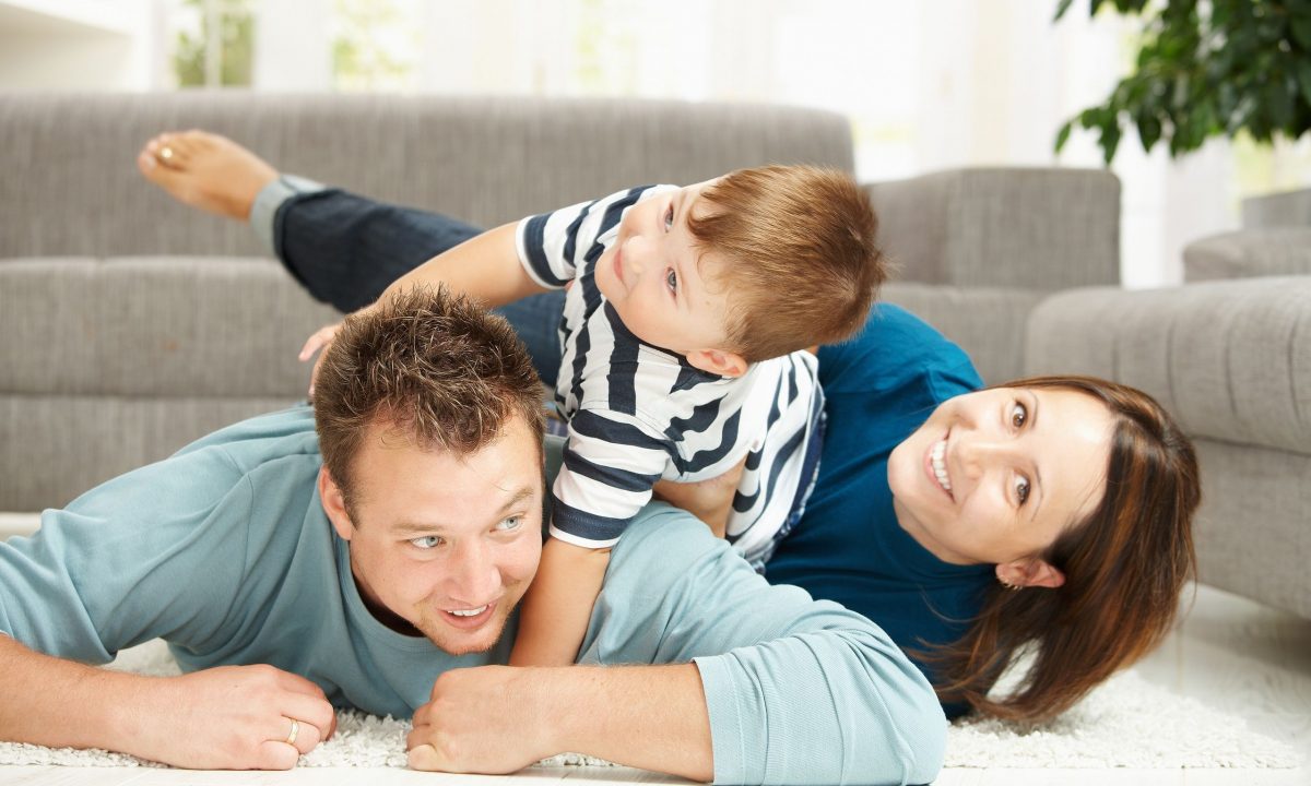 Μειώνεται ο αριθμός των παιδιών ανά οικογένεια στην ΕΕ και την Ελλάδα, σύμφωνα με την Eurostat