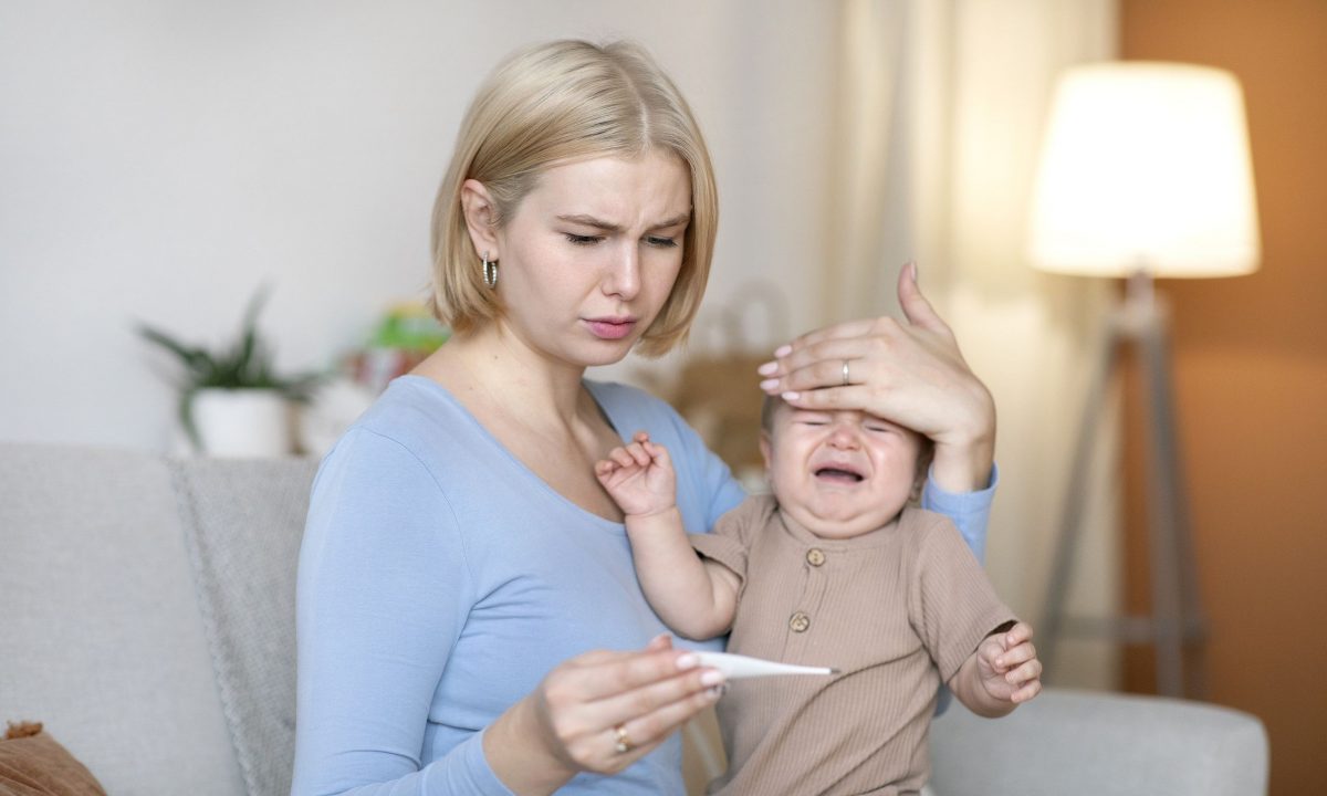 Γιατί το μωρό ανεβάζει πυρετό το καλοκαίρι; Όλα όσα πρέπει να ξέρεις